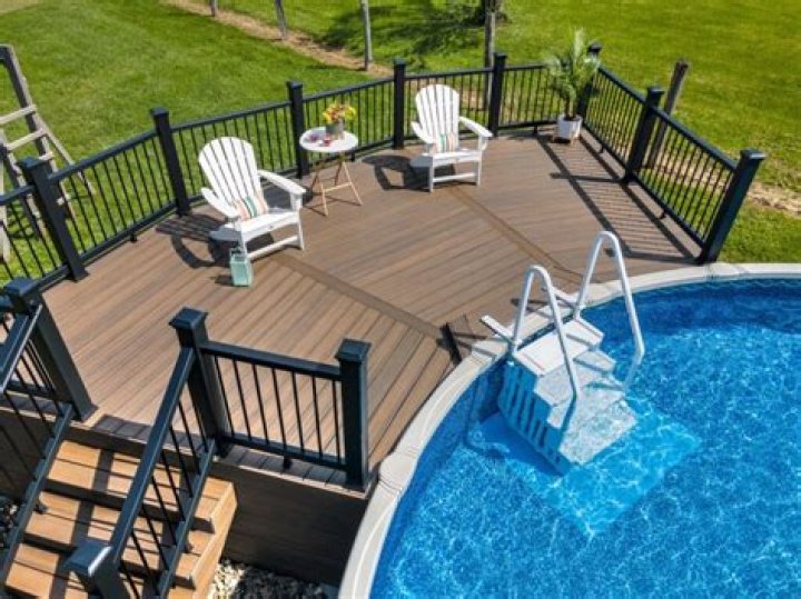 Can a deck be free standing?