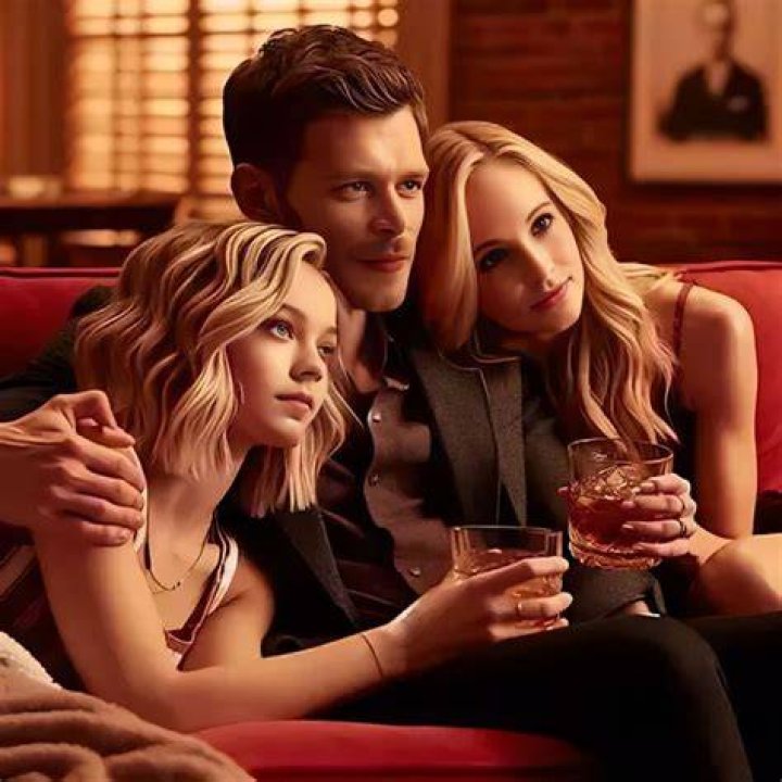 Do Klaus and Caroline sleep together in the originals?