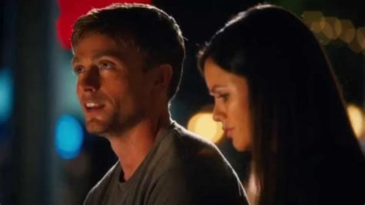 Do Wade and Zoe kiss in Season 3?
