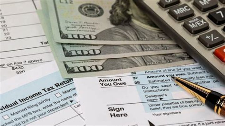 Does IRS count weekends for refunds?