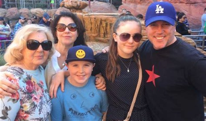 Does Lochlyn Munro have a son?