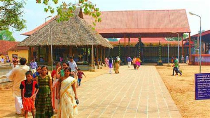 How can I reach ambalapuzha Temple?