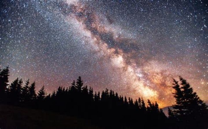 How do beginners take pictures of the night sky?