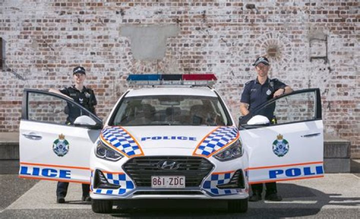 How do I contact the Qld police?