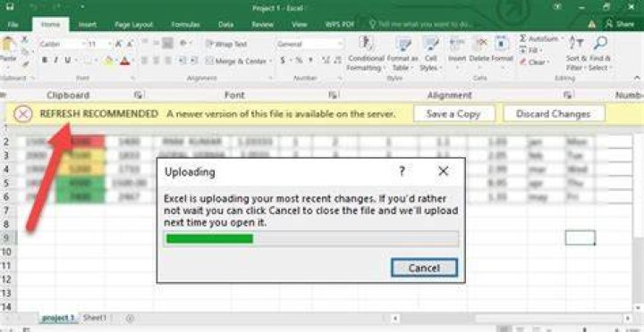 How do you get Excel to refresh automatically?