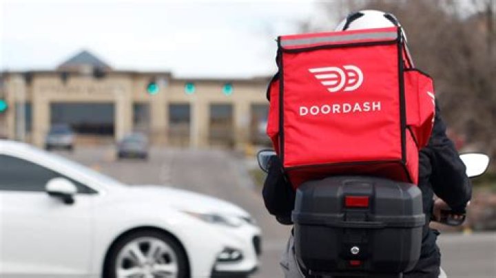 How does DoorDash food delivery work?