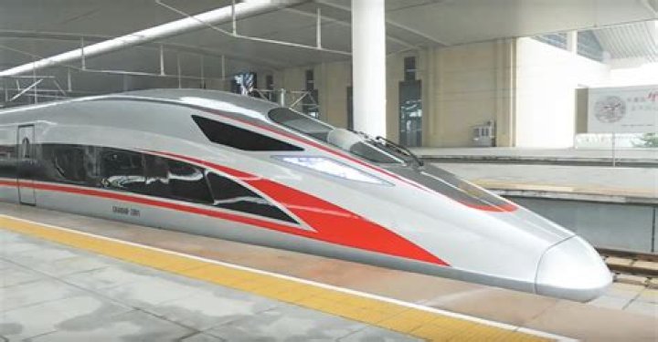 How fast is train from Shanghai to Beijing?