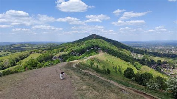How long does it take to walk to the top of Malvern Hills?