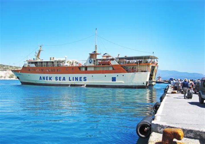 How long is ferry from Athens to Samos?
