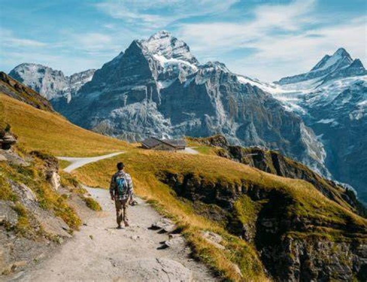 How long is the hike from Grindelwald to First?