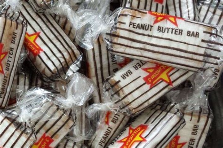 How many calories are in a peanut butter bar candy?