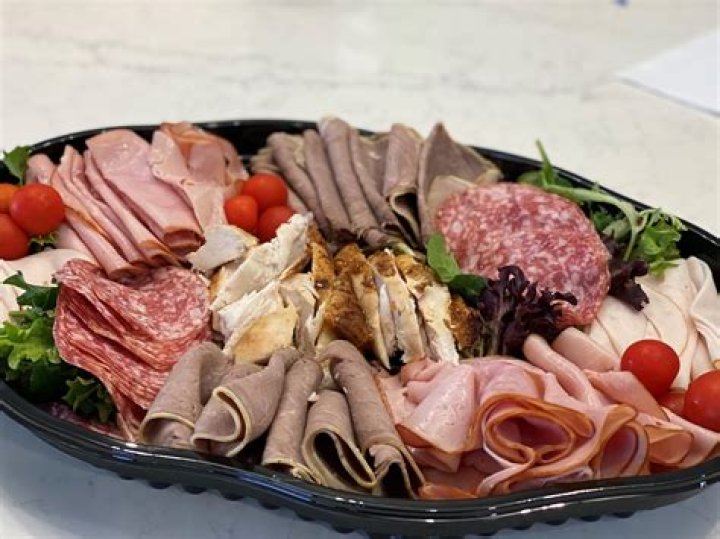 How much deli meat goes in a platter?