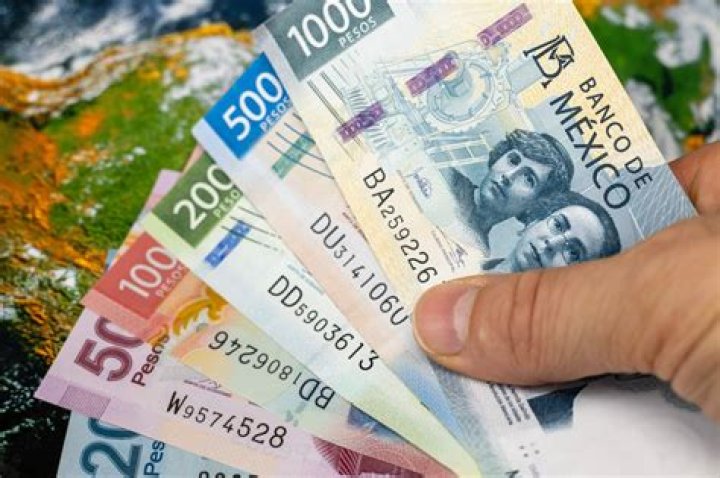 How much is 10000 Mexican pesos in dollars?