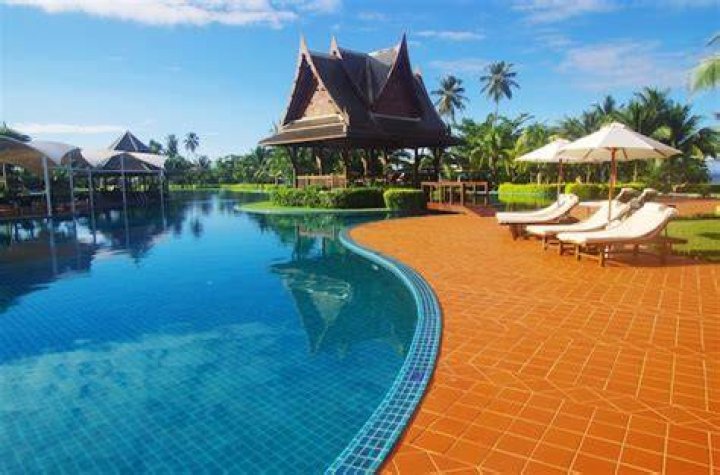 How much is a swimming pool in Thailand?