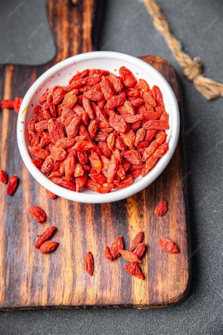 Is goji berries a healthy snack?