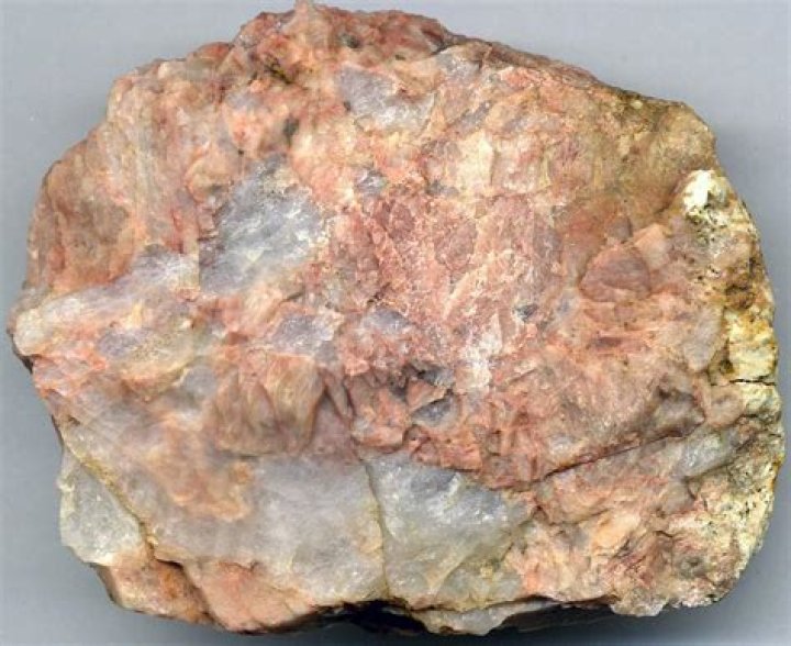 Is quartz a pegmatite?