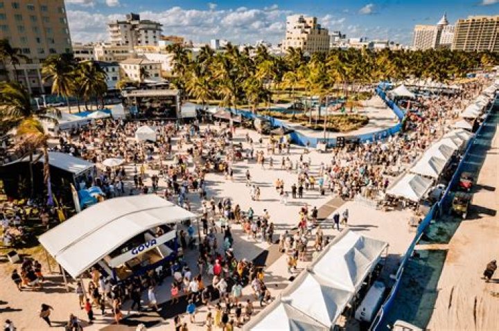 What celebs live in South Beach Miami?