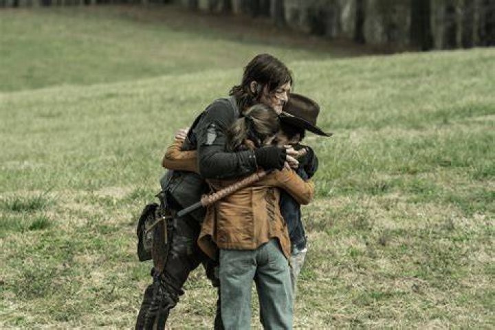 What happens in the season 3 finale of TWD?