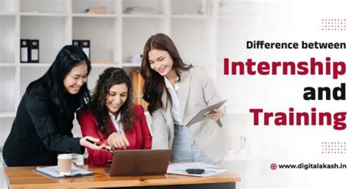What is difference between internship and traineeship?