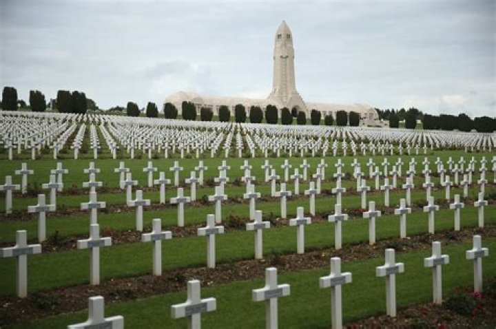 Where are the war graves in Holland?