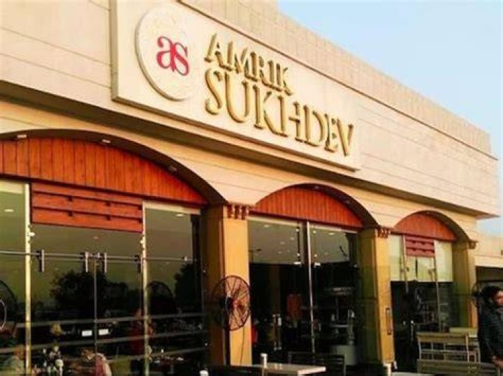 Who is the owner of Amrik Sukhdev Dhaba?