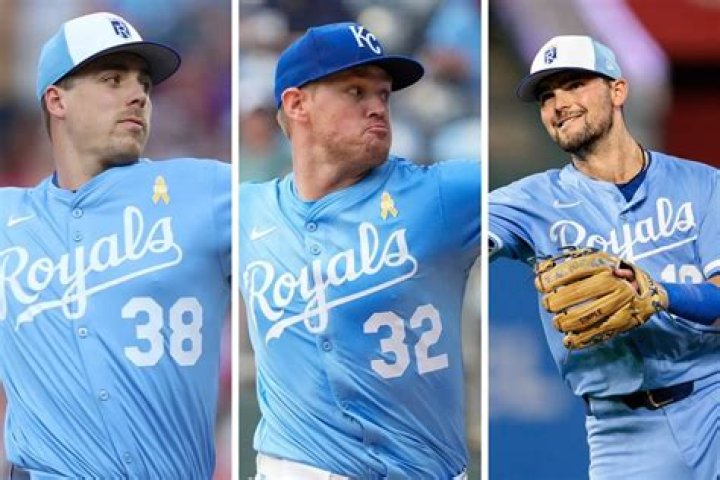 Who played second base for the Kansas City Royals in 2015?