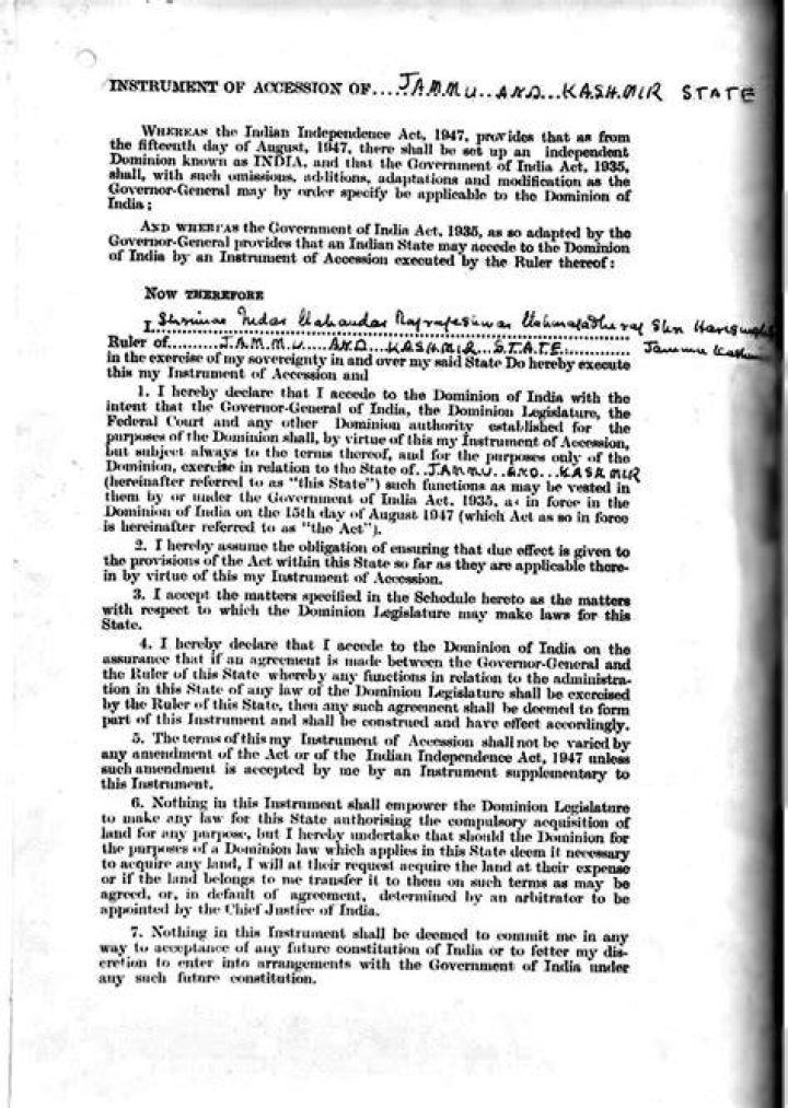 Who signed the accession of Kashmir instrument?