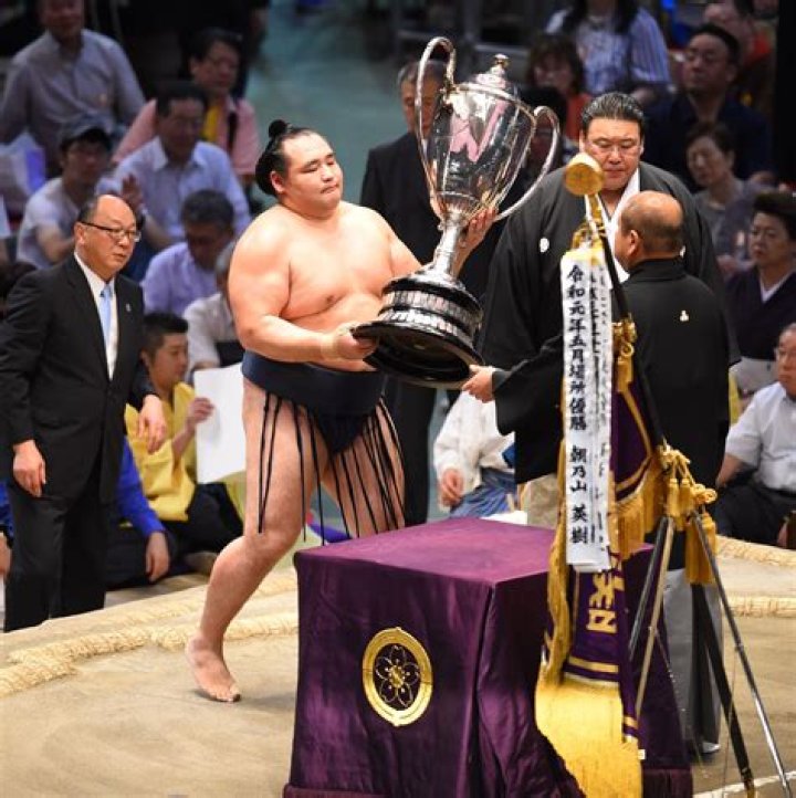 Who won the last Sumo Basho?