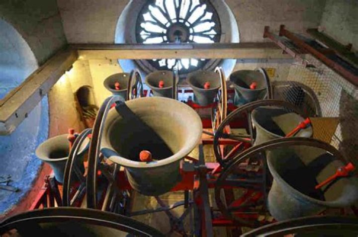 Why are Westminster Abbey bells ringing?